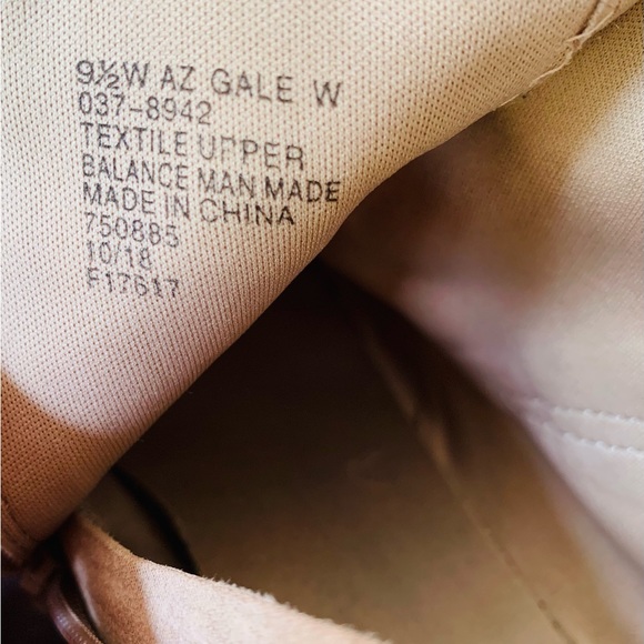 Arizona Suede Bootie Boots. Size 9 1/2 Wide. Zipper Side. Wear Noted on Pics. - Picture 6 of 8